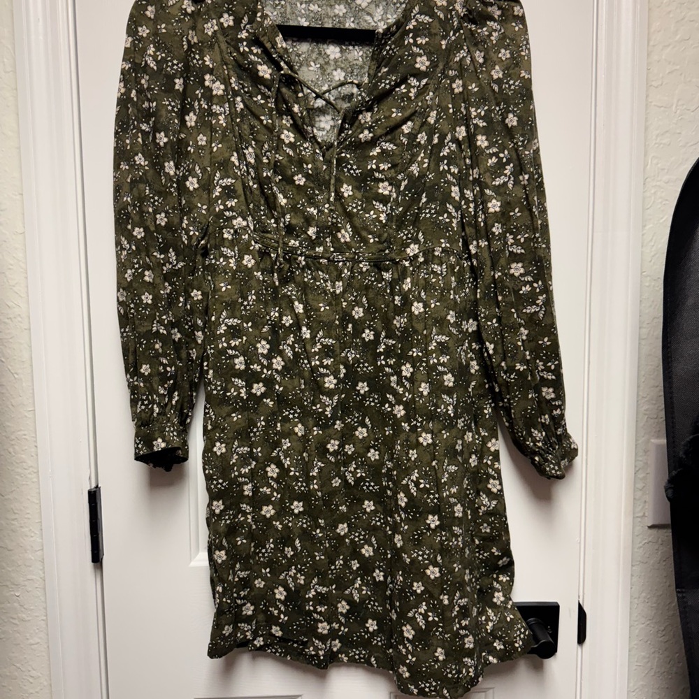 Old Navy Green Floral Long Sleeve Dress